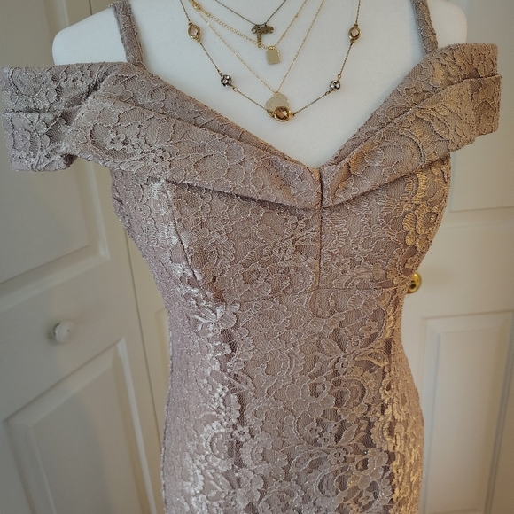 R&M Richards Off the shoulder Fishtail Evening Gown 6P - Picture 6 of 12